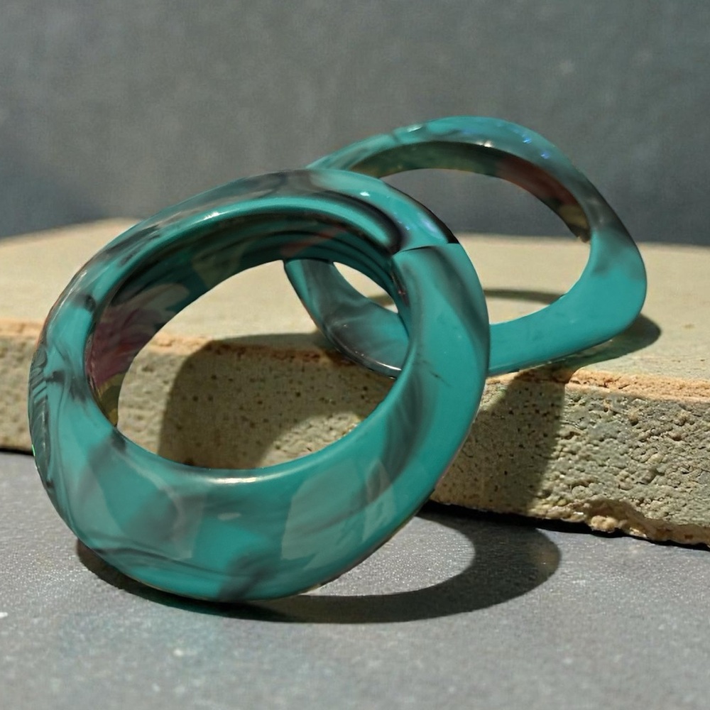 Chunky 1980s Lucite Bangle Bracelet, Retro Swirl Statement Jewelry